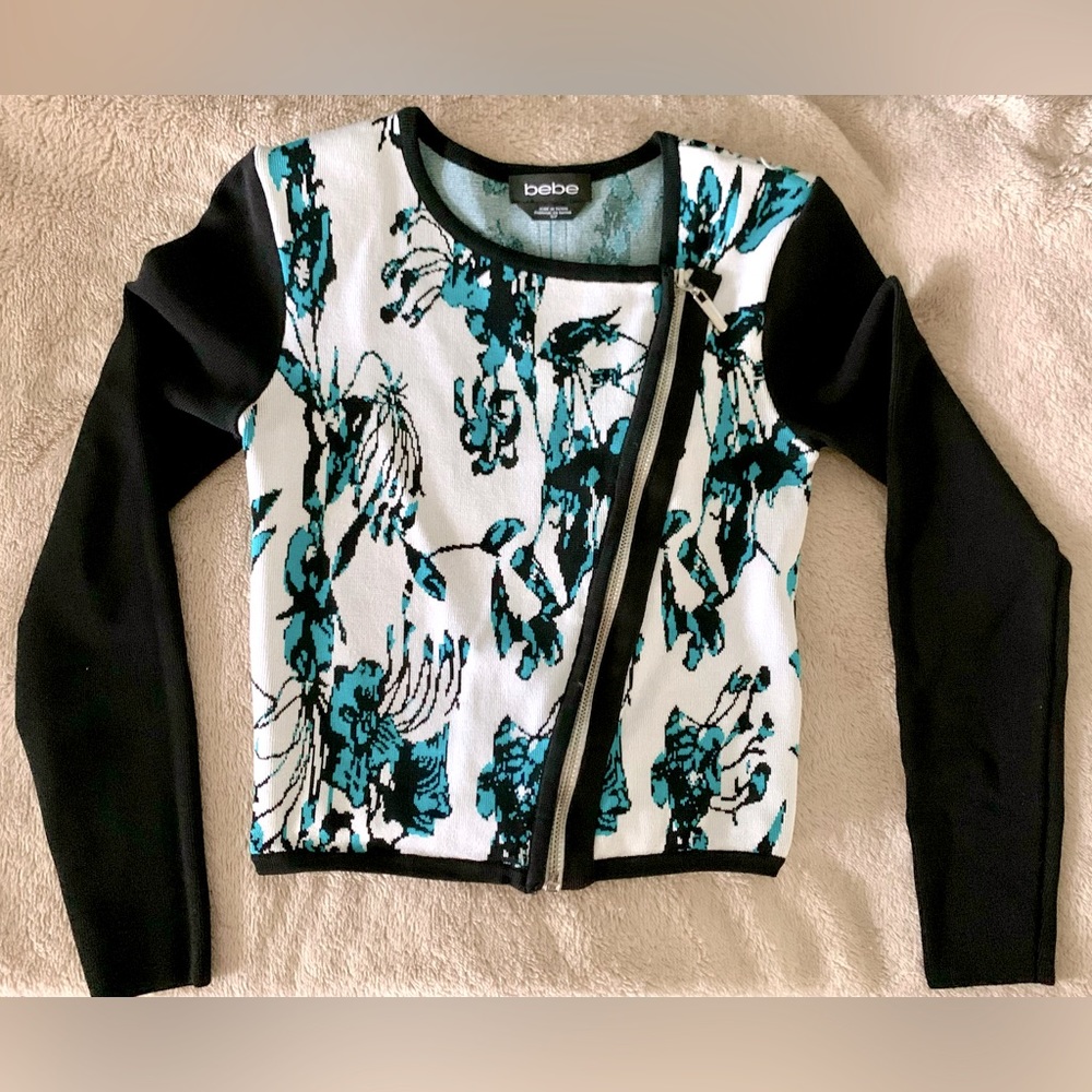 Bebe Cardigan with zipper.